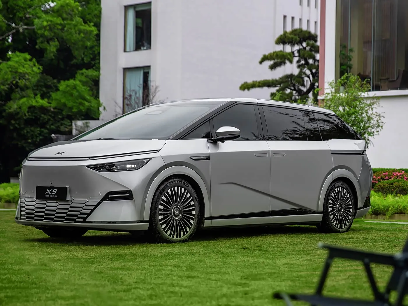 Xpeng X9 MPV tầm xa SUV Tay lái trái chạy điện thuần túy Giá cạnh tranh Xe năng lượng mới