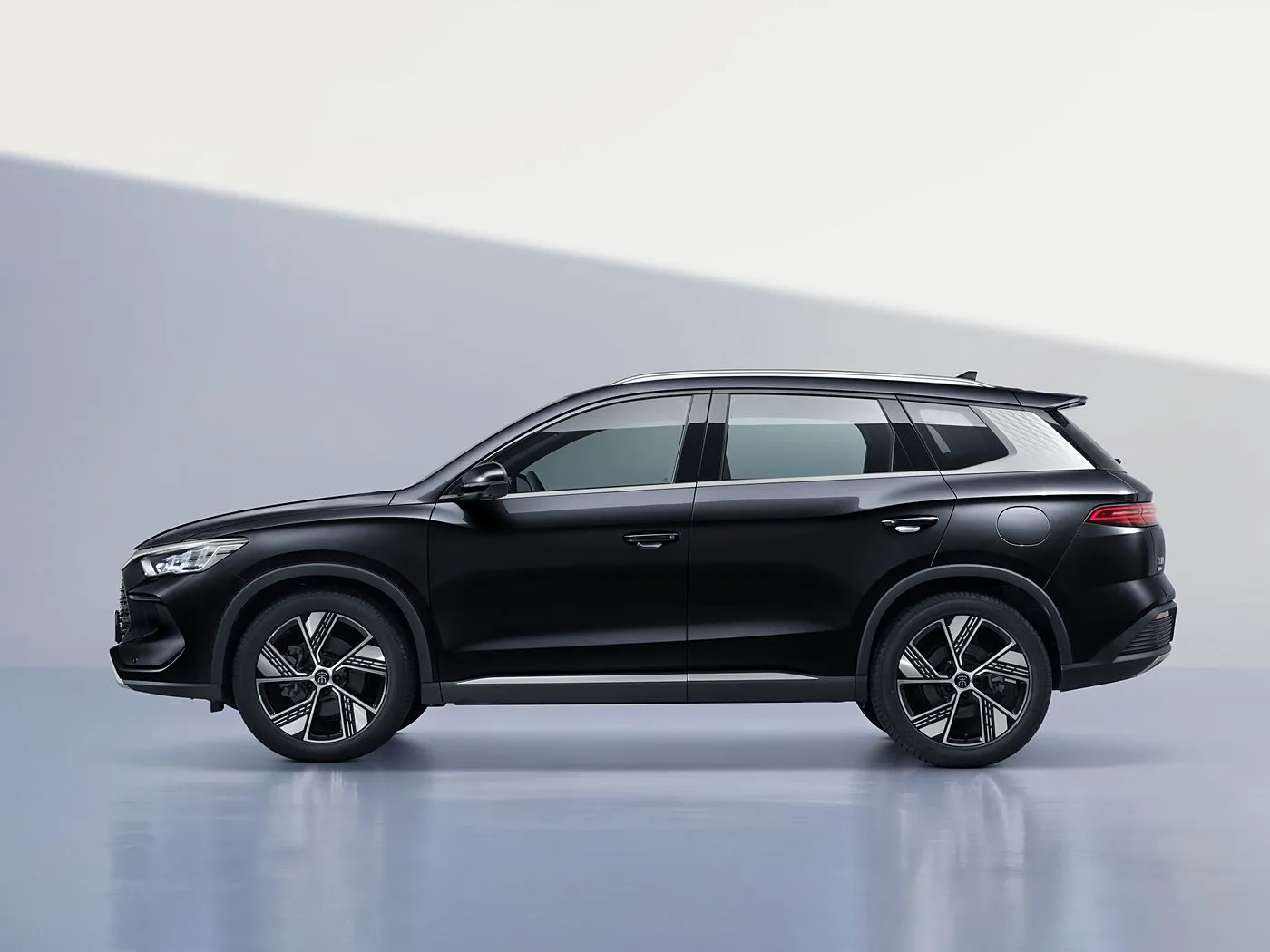 BYD Song Pro DM-i SUV PHEV nhỏ gọn với xe hybrid năng lượng mới tầm xa