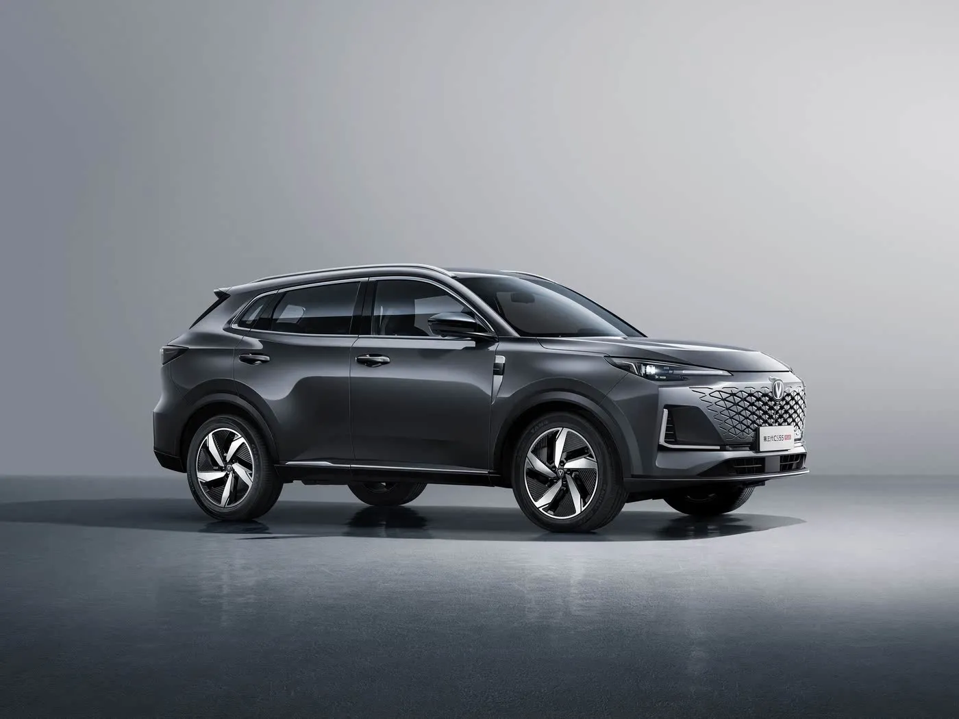 Changan CS55 PLUS SUV nhỏ gọn tốc độ tối đa 190km/h, camera 360°, AC hai vùng & âm thanh JBL cao cấp