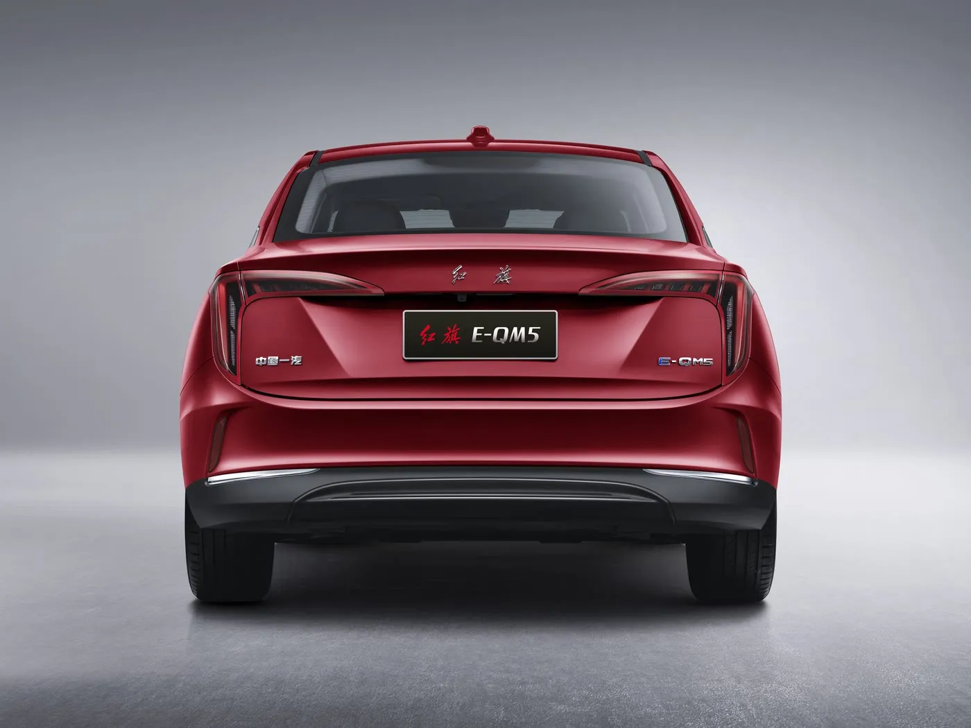 Hongqi E-QM5 Sedan EV rộng rãi Chiều dài cơ sở dài Xe điện nguyên chất chạy điện năng lượng mới