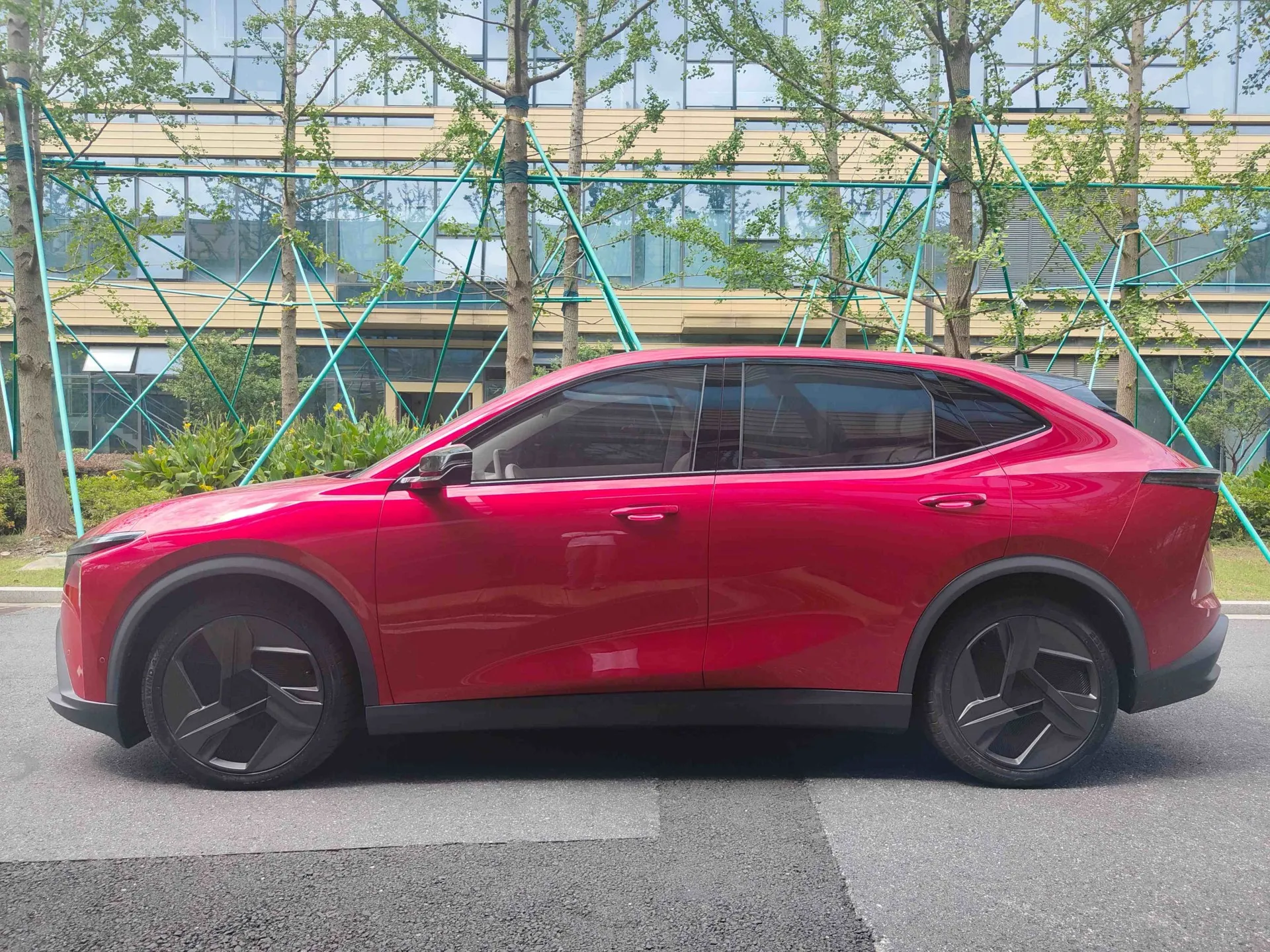 LEV01 XE TAY PHẢI SUV XE NĂNG LƯỢNG MỚI EV tầm xa Trục cơ sở 5 chỗ
