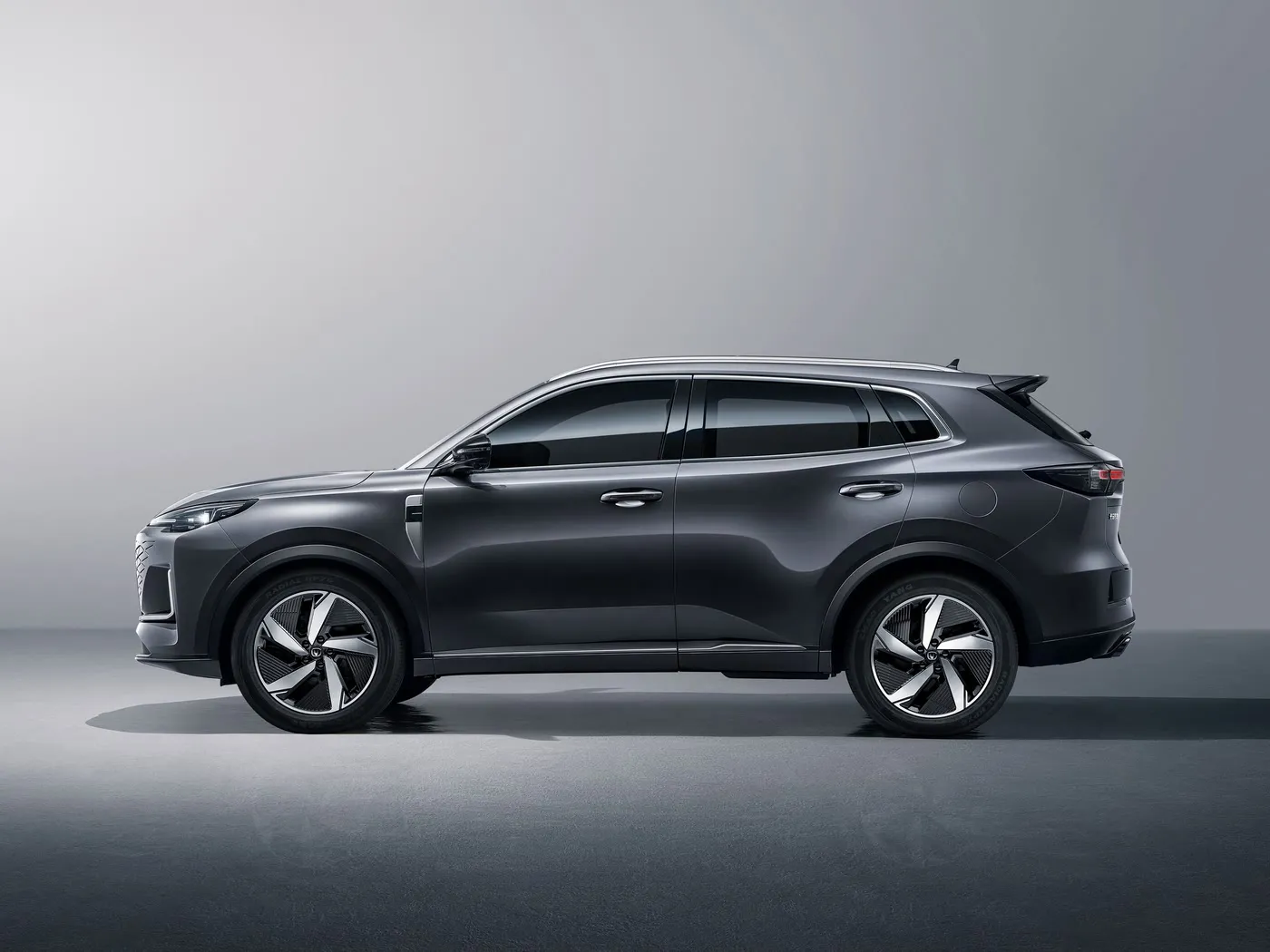 Changan CS55 PLUS SUV nhỏ gọn tốc độ tối đa 190km/h, camera 360°, AC hai vùng & âm thanh JBL cao cấp