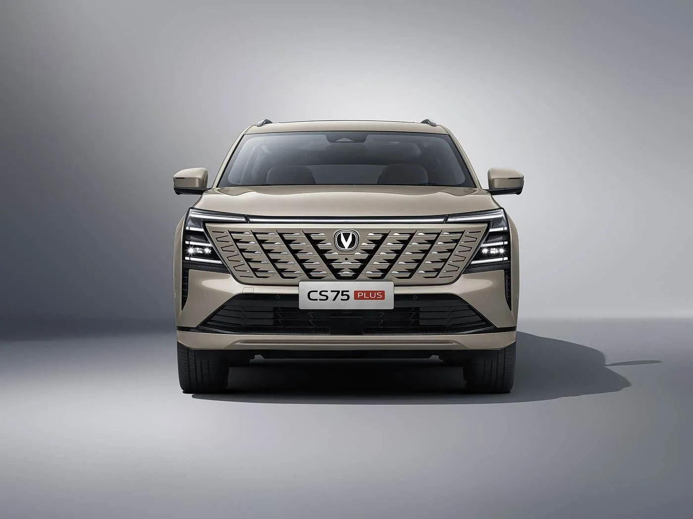 Changan CS75 PLUS 1.5T/2.0T SUV nhỏ gọn có hỗ trợ L2.5, màn hình cảm ứng 15,6" & chiều dài cơ sở dài