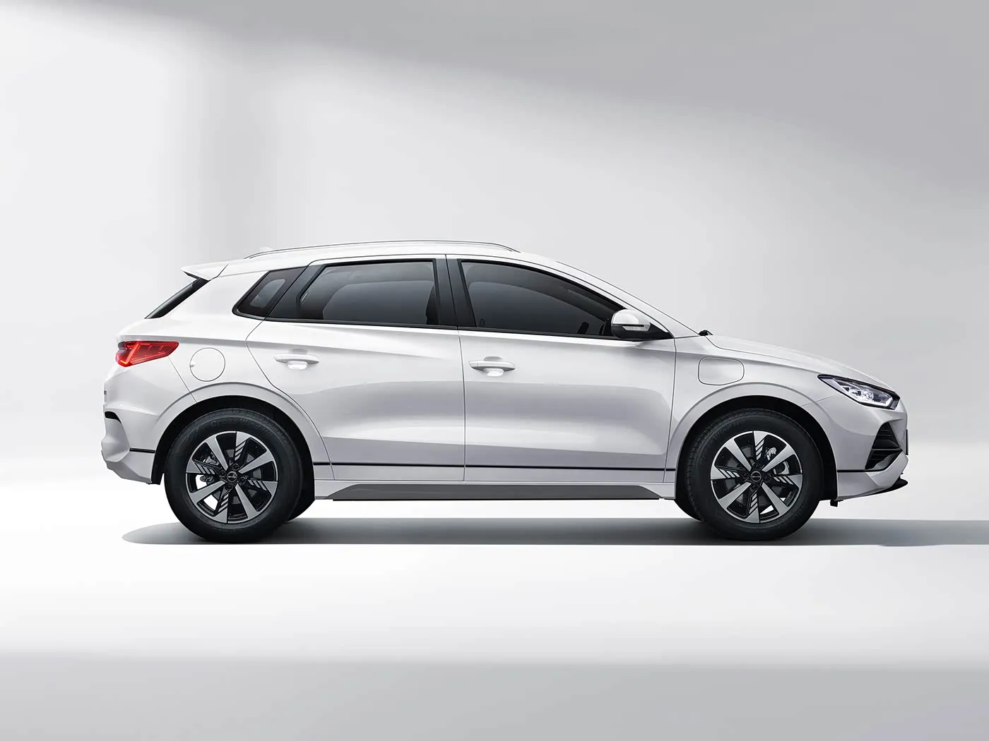 BYD E2 Luxury Electric EV Sedan SUV Hatchback Xe tay lái bên trái với động cơ pin lithium Xe năng lượng mới của Trung Quốc
