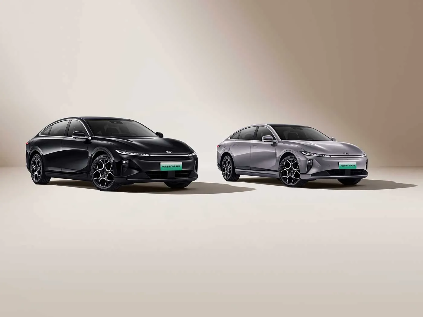 Changan Qiyuan A07 Hybrid EV Sedan Xe năng lượng mới từ Trung Quốc Phạm vi 1200km Hộp số tự động 5 chỗ Tốc độ 175Km / h Kích thước lốp R19