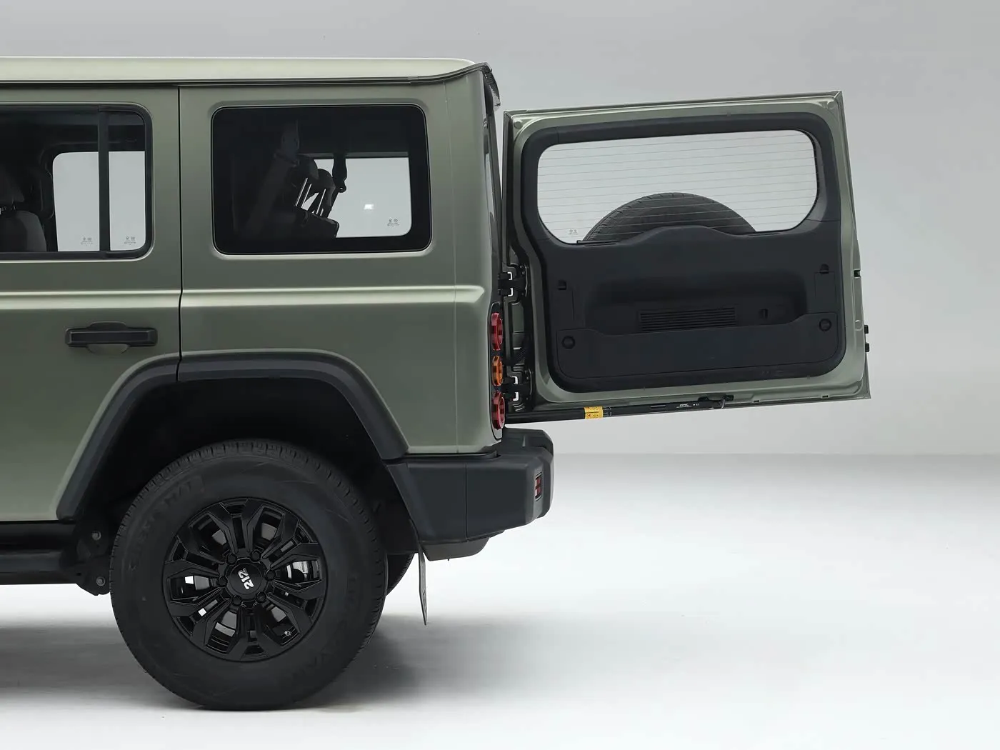 2025 BAIC 212 T01 Chắc Chắn 4WD SUV Nhỏ Gọn Xăng/Diesel 8AT & Da Nội Thất Da Nóng Vô Lăng Dài Bánh Xe