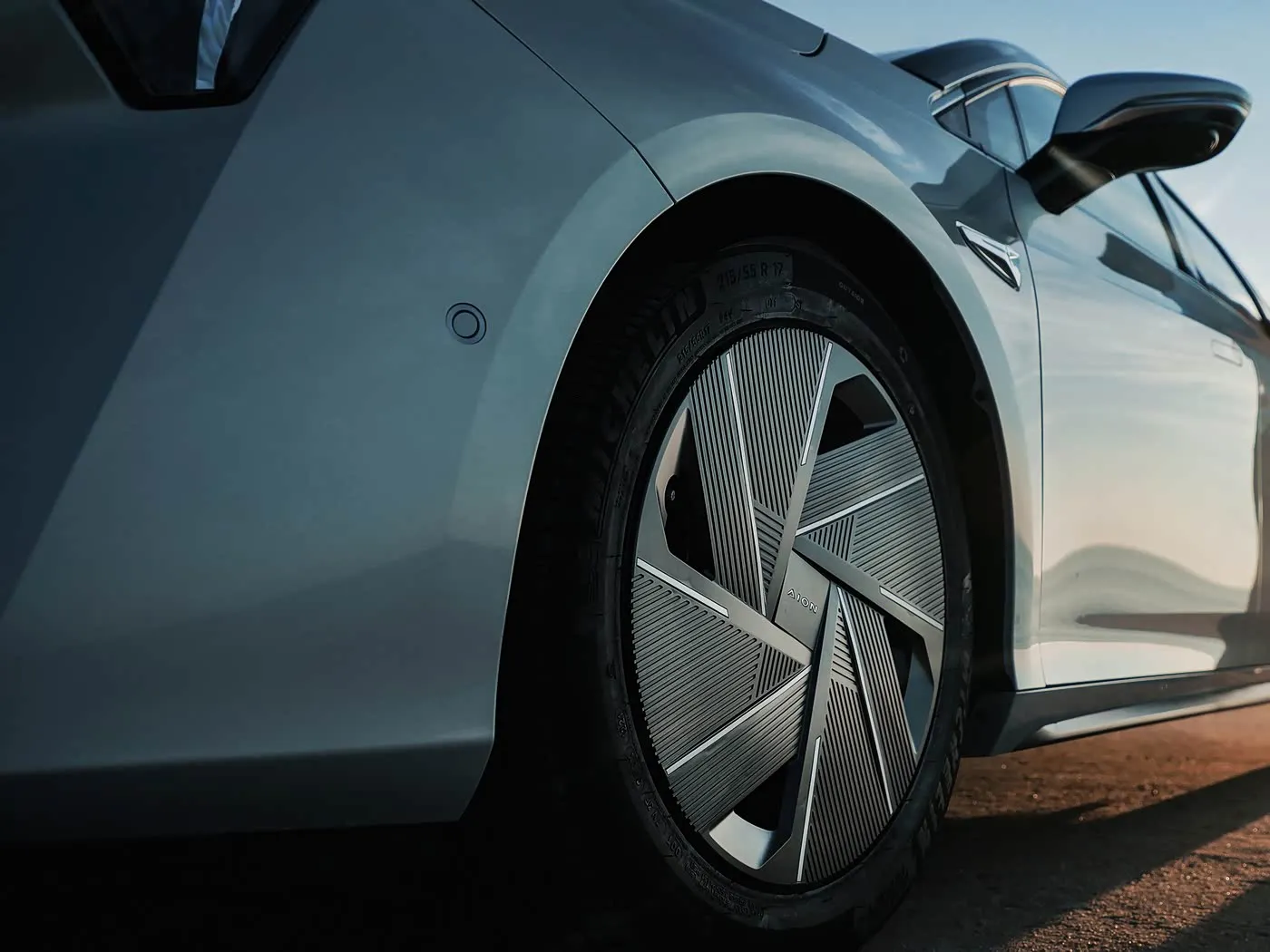 AION RT Xe SUV Điện Tay Lái Bên Trái Tốc Độ Cao EV Hộp Số Tự Động Lai Mini Cấp Sedan Xe Năng Lượng Mới dành cho Người Lớn