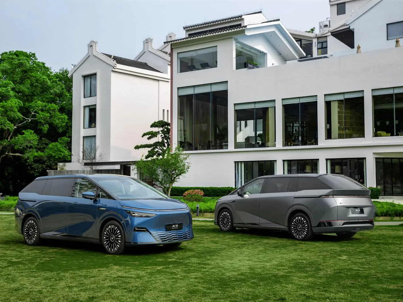 Xpeng X9 MPV tầm xa SUV Tay lái trái chạy điện thuần túy Giá cạnh tranh Xe năng lượng mới