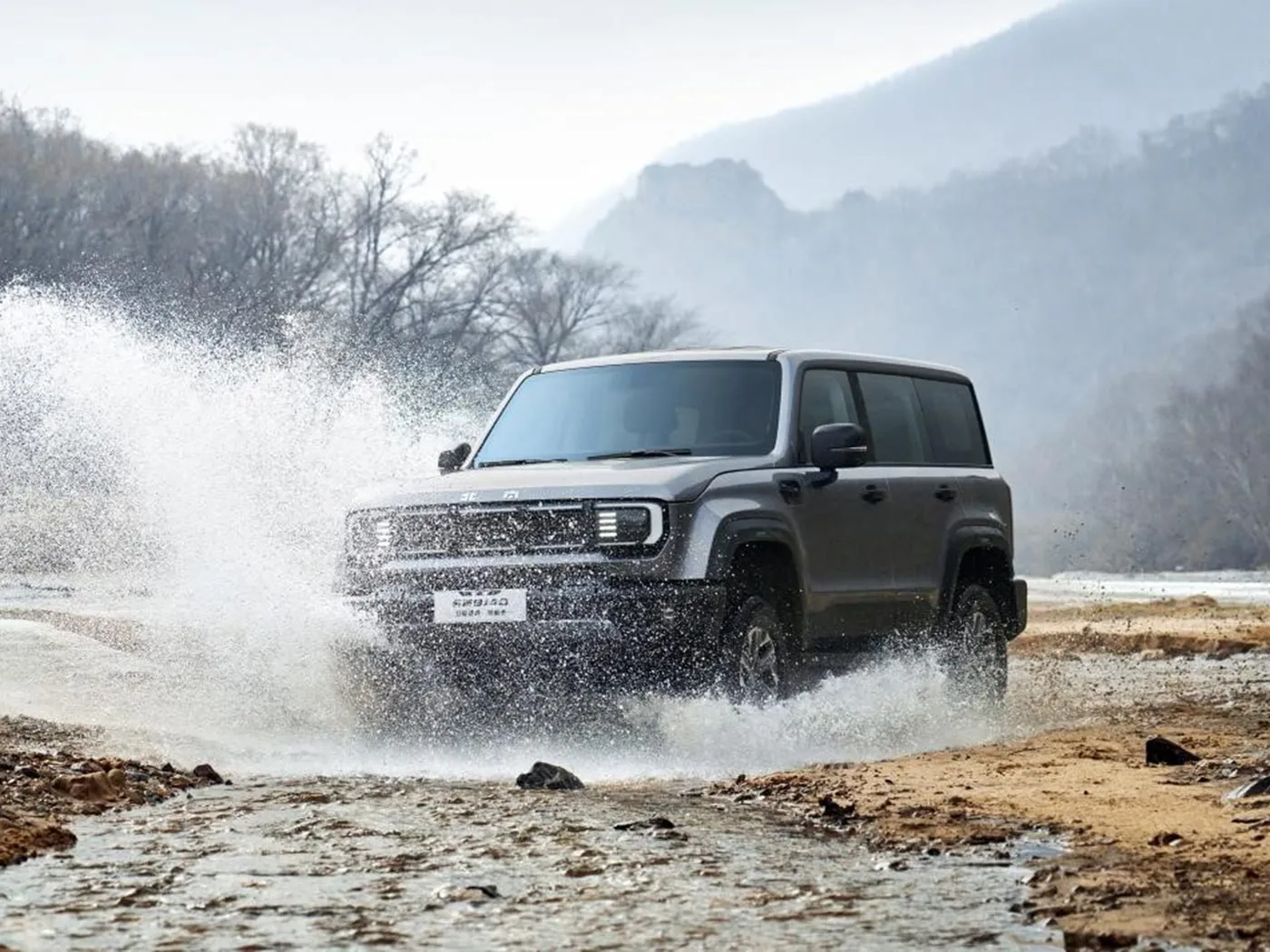 Bắc Kinh Off-Road BJ40 SUV nhỏ gọn 4WD, bình chứa 85L & Camera toàn cảnh Chiều dài cơ sở dài