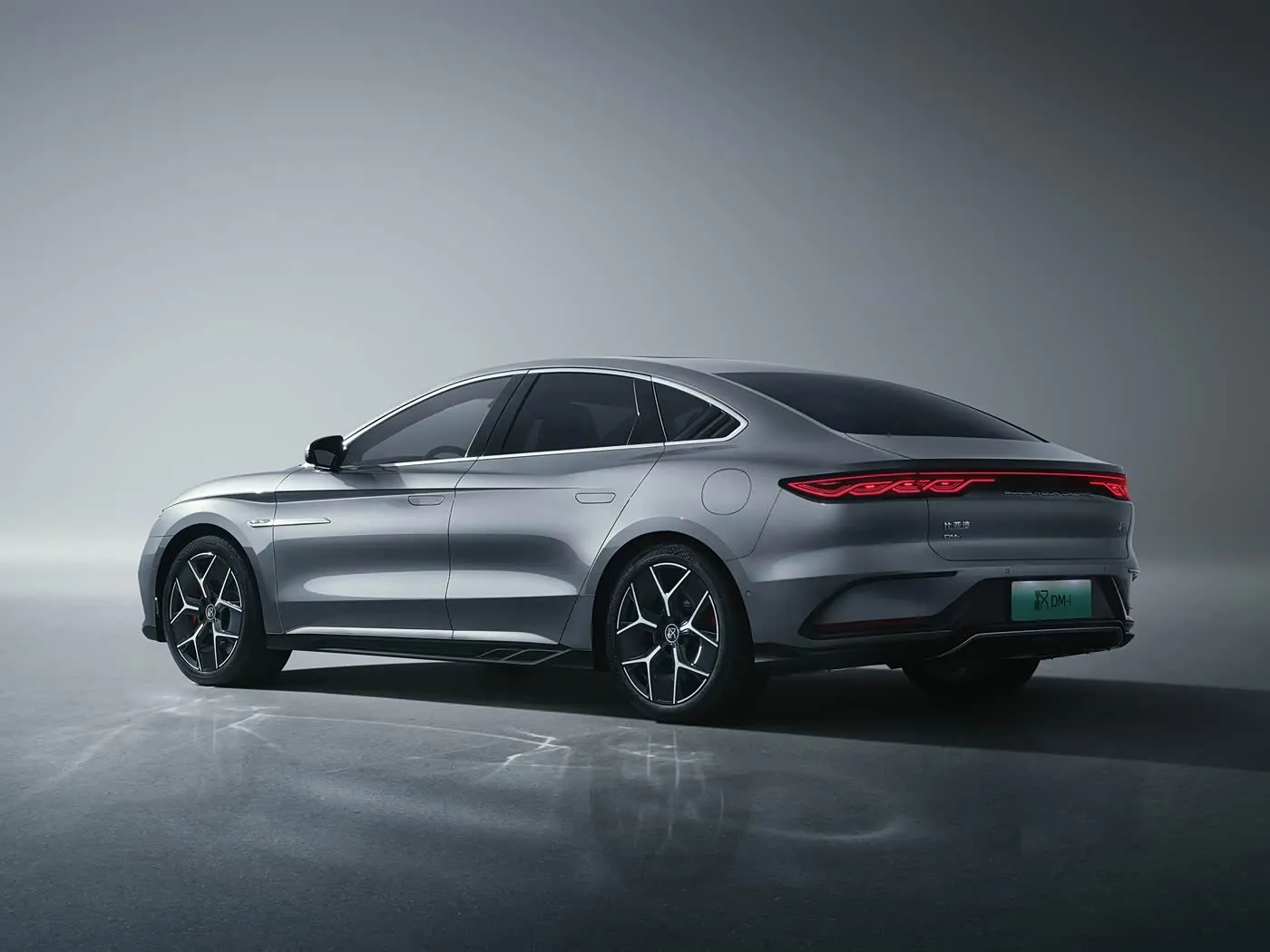 Xe sedan sang trọng chạy điện BYD Han EV/DM-i với công suất động cơ kép & công nghệ tiên tiến NĂNG LƯỢNG MỚI