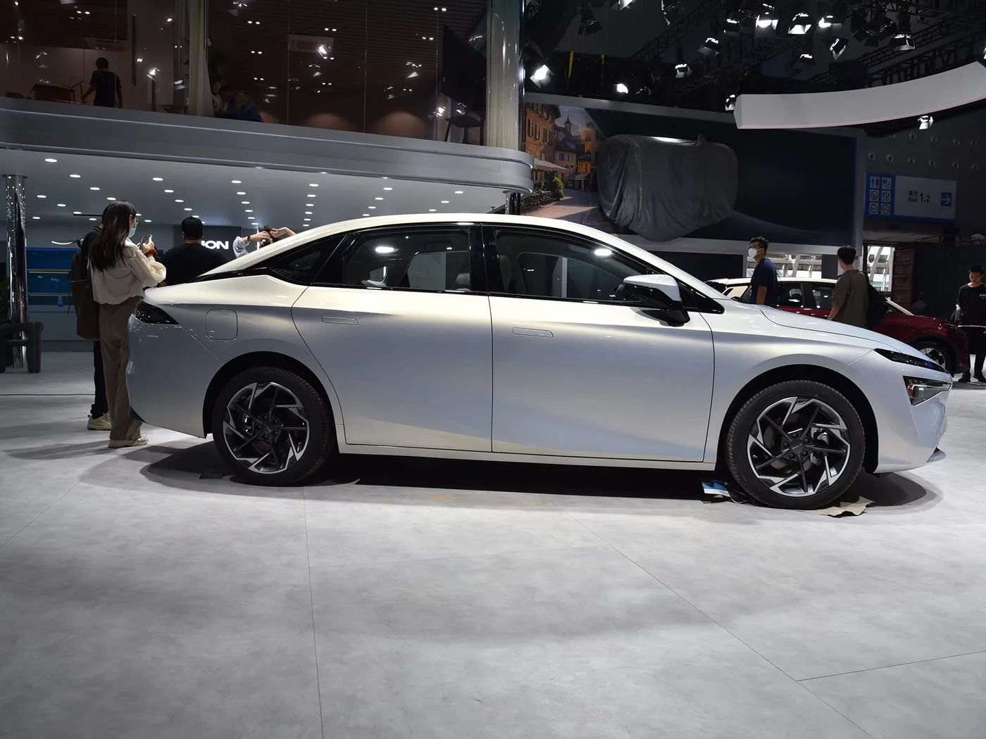 SUV điện cao cấp AION S MAX hybrid EV với các tính năng tiên tiến tốc độ cao Xe năng lượng mới thân thiện với môi trường